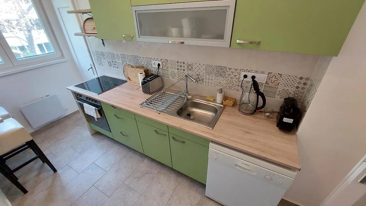 Comfy And Stylish Jewelry Box Apartamento Budapeste 0*,