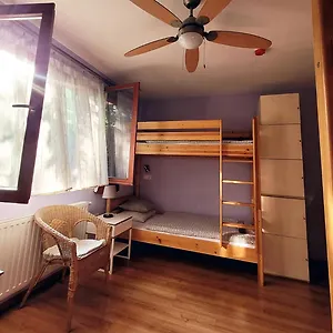  Hostal Shantee House